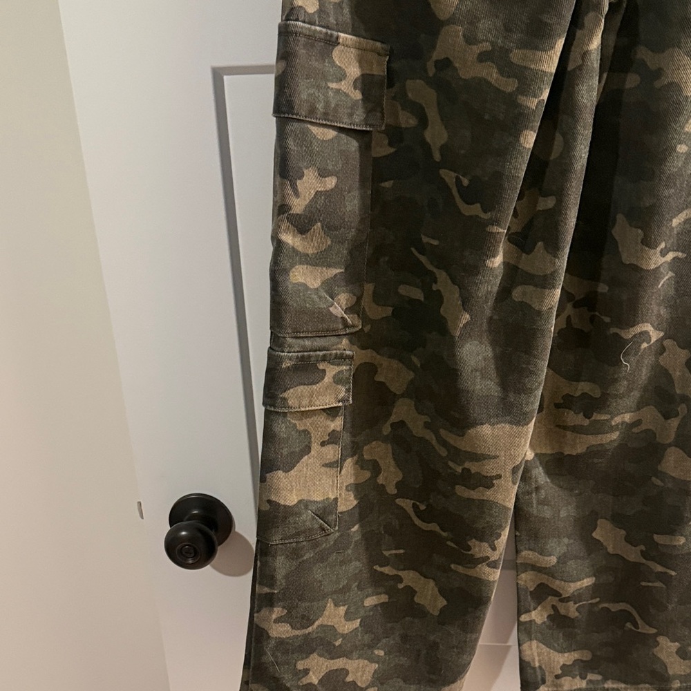 Camo Wide Leg Cargo Jeans - Picture 6 of 8
